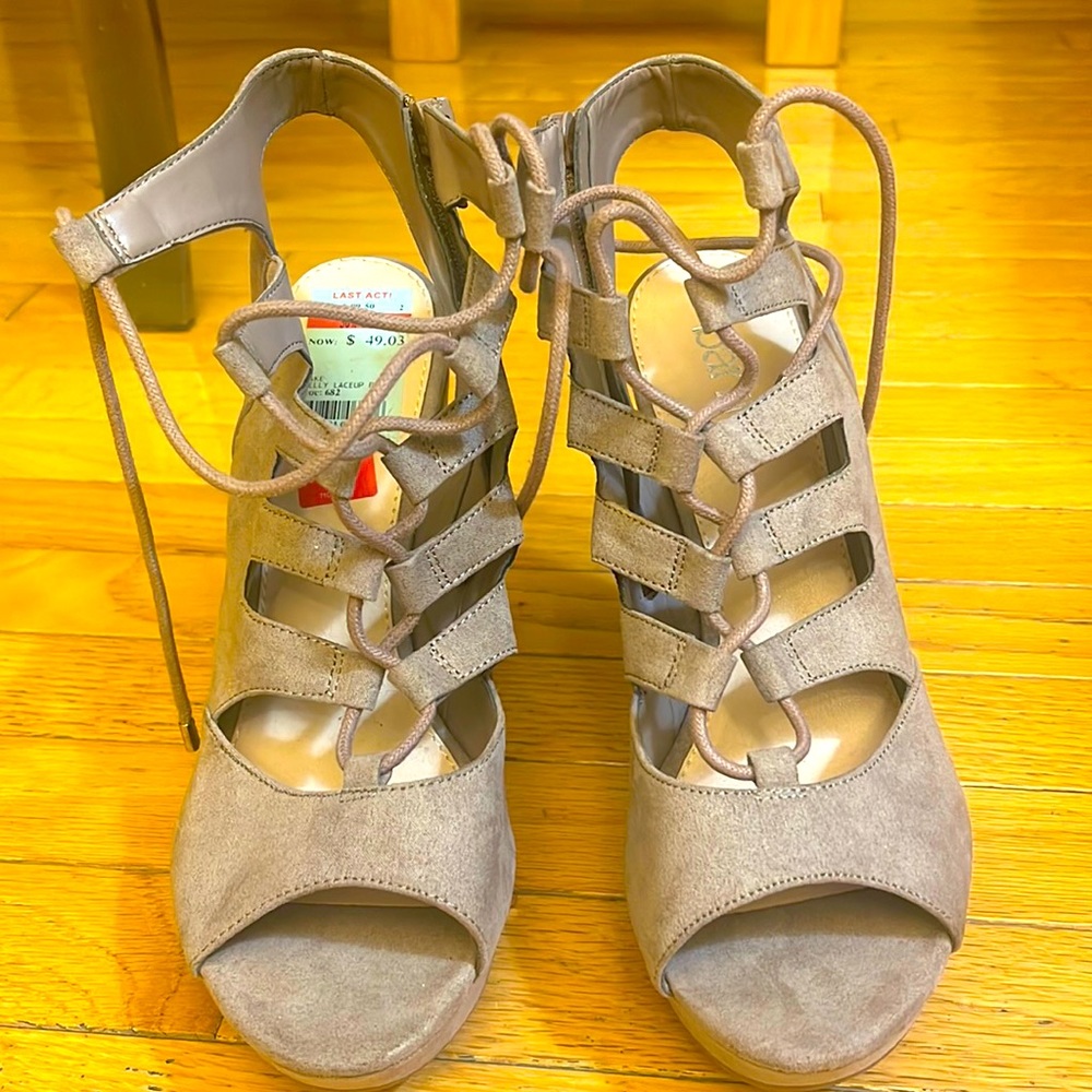 Bar III Lace up Pumps SIZE: 8.5